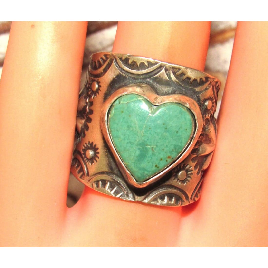 Navajo R.Willie Turquoise Heart Ring Sz 7.5 Sterling Signed