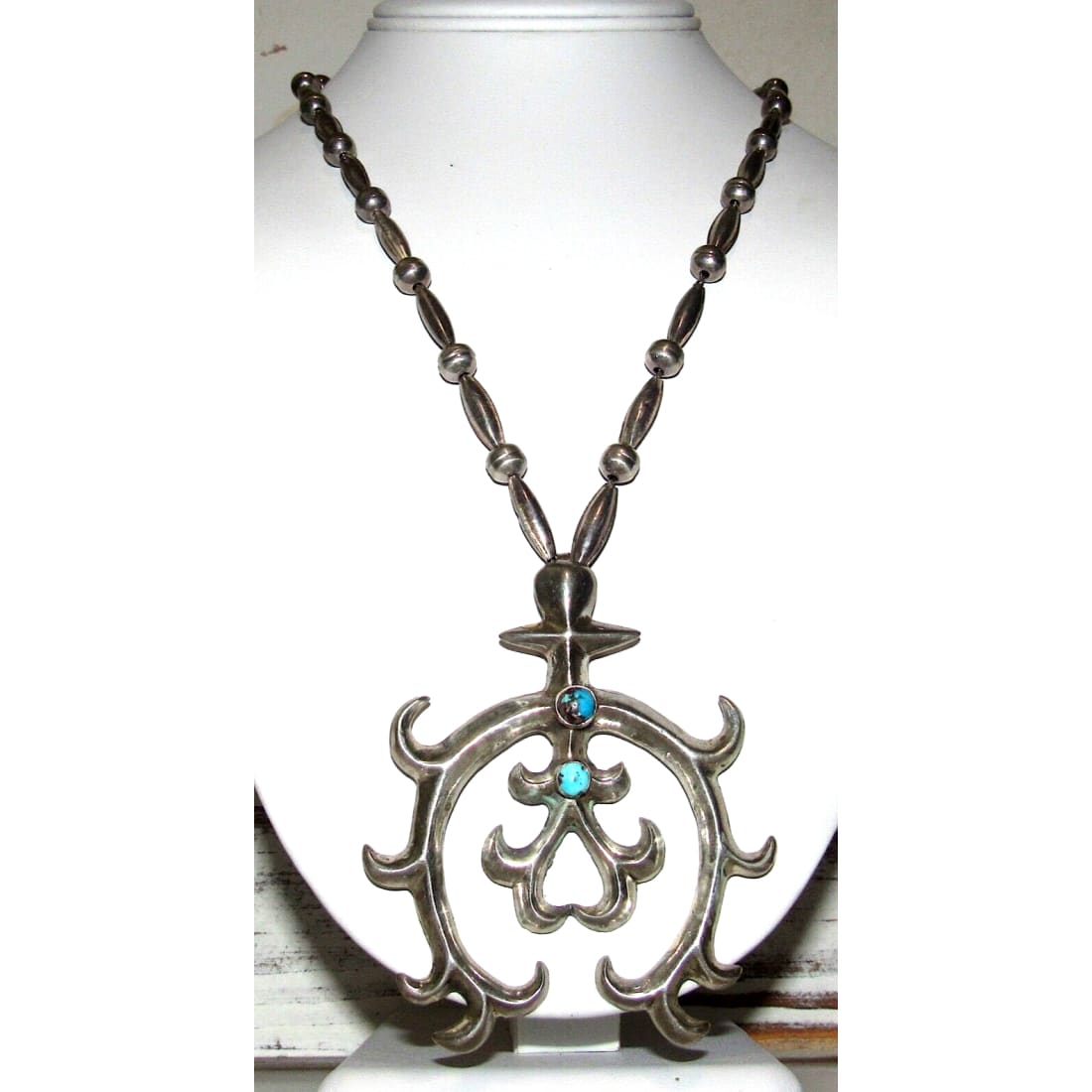 Navajo jewelry, Zuni Jewelry, Old Pawn Navajo, Old Pawn Zuni, Navajo Turquoise Rings, Navajo turquoise jewelry, Zuni turquoise jewelry, American Indian Jewelry, Navajo Bracelets, Zuni Bracelets, Navajo Rings, Zuni Rings, Old Pawn jewelry, Navajo Necklaces, Zuni Necklace
