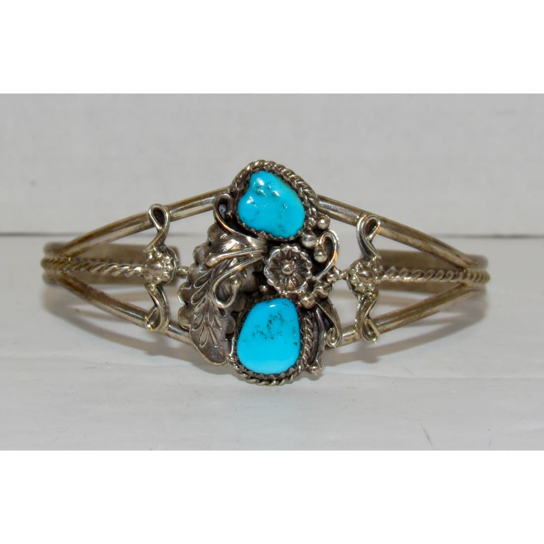 Navajo jewelry, Zuni Jewelry, Old Pawn Navajo, Old Pawn Zuni, Navajo Turquoise Rings, Navajo turquoise jewelry, Zuni turquoise jewelry, American Indian Jewelry, Navajo Bracelets, Zuni Bracelets, Navajo Rings, Zuni Rings, Old Pawn jewelry, Navajo Necklaces, Zuni Necklace