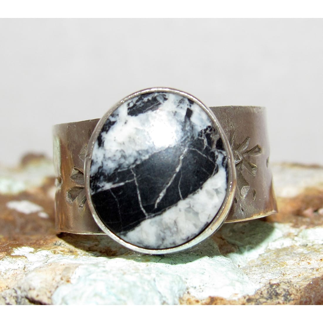 Navajo White Buffalo Ring Sz 8 Sterling Silver Signed