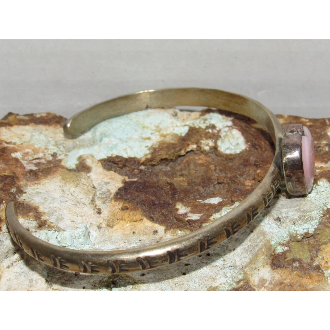 Navajo Pink Conch Heart Bracelet Stacker Sterling Silver Cuff G. Jones