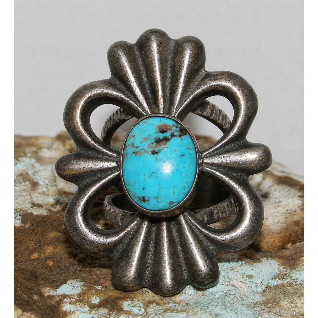 Vintage Native American Turquoise Sand Cast Sterling Silver Ring Sz 8