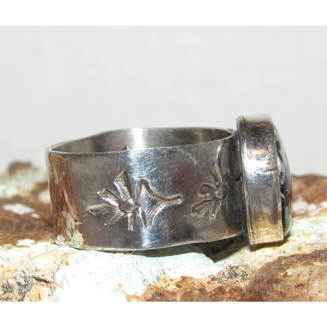Navajo White Buffalo Ring Sz 8 Sterling Silver Signed
