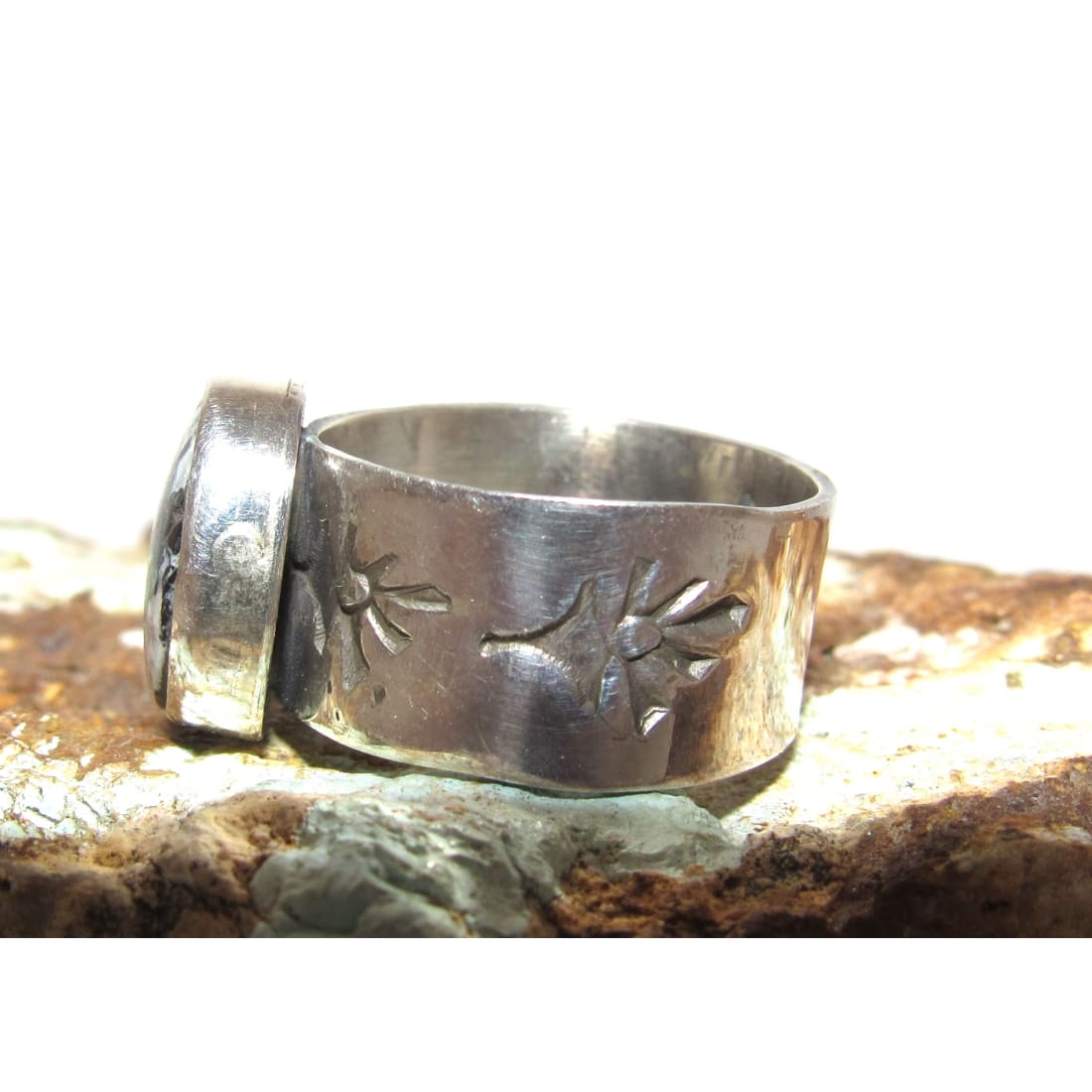 Navajo White Buffalo Ring Sz 8 Sterling Silver Signed