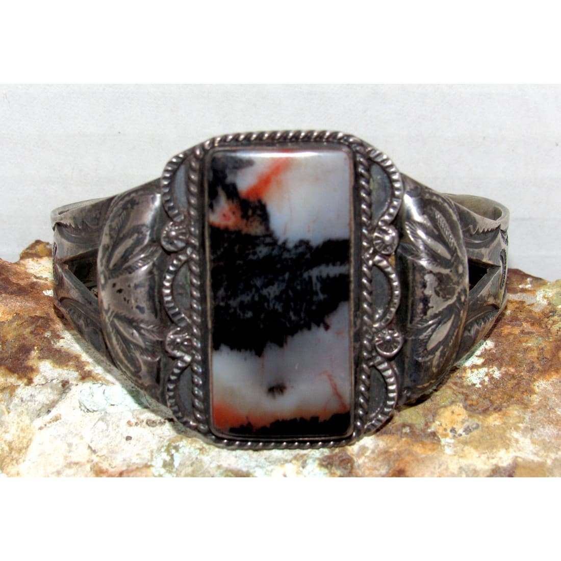 Navajo jewelry, Zuni Jewelry, Old Pawn Navajo, Old Pawn Zuni, Navajo Turquoise Rings, Navajo turquoise jewelry, Zuni turquoise jewelry, American Indian Jewelry, Navajo Bracelets, Zuni Bracelets, Navajo Rings, Zuni Rings, Old Pawn jewelry, Navajo Necklaces, Zuni Necklace