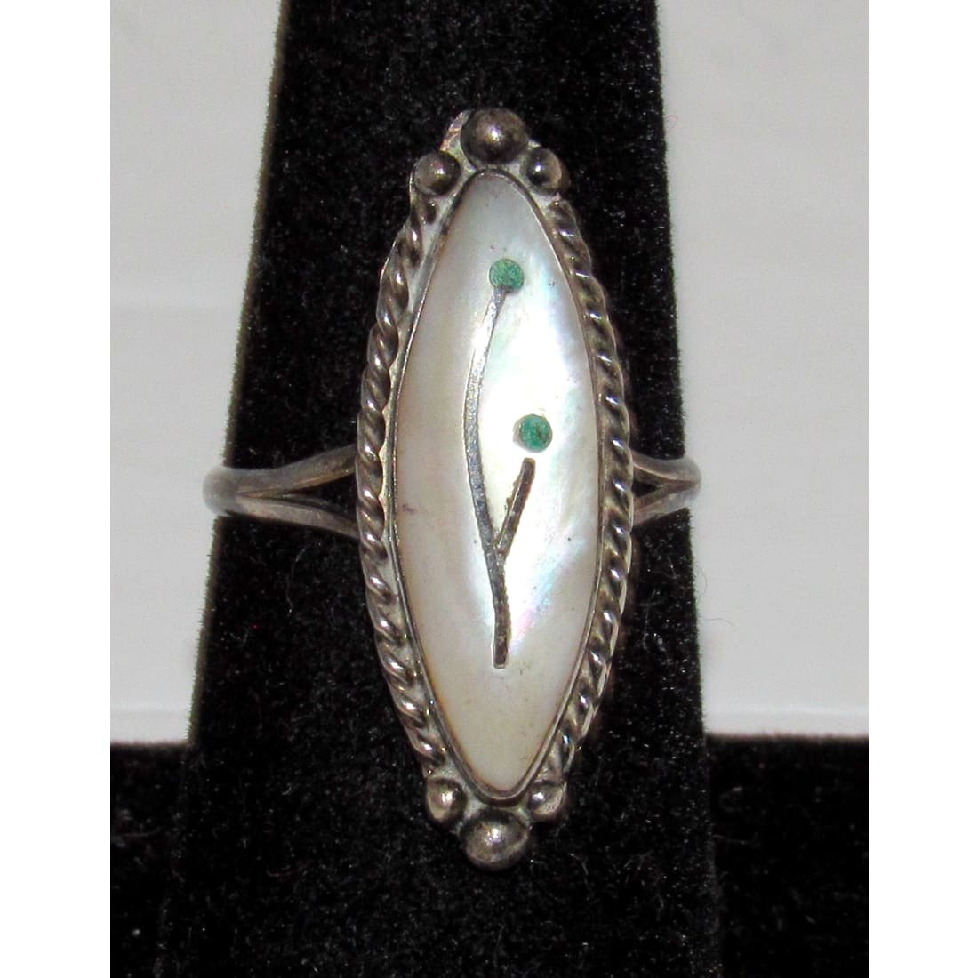 Vintage Zuni Sterling Silver Mother of Pearl Flower Inlay Ring Sz 7.5