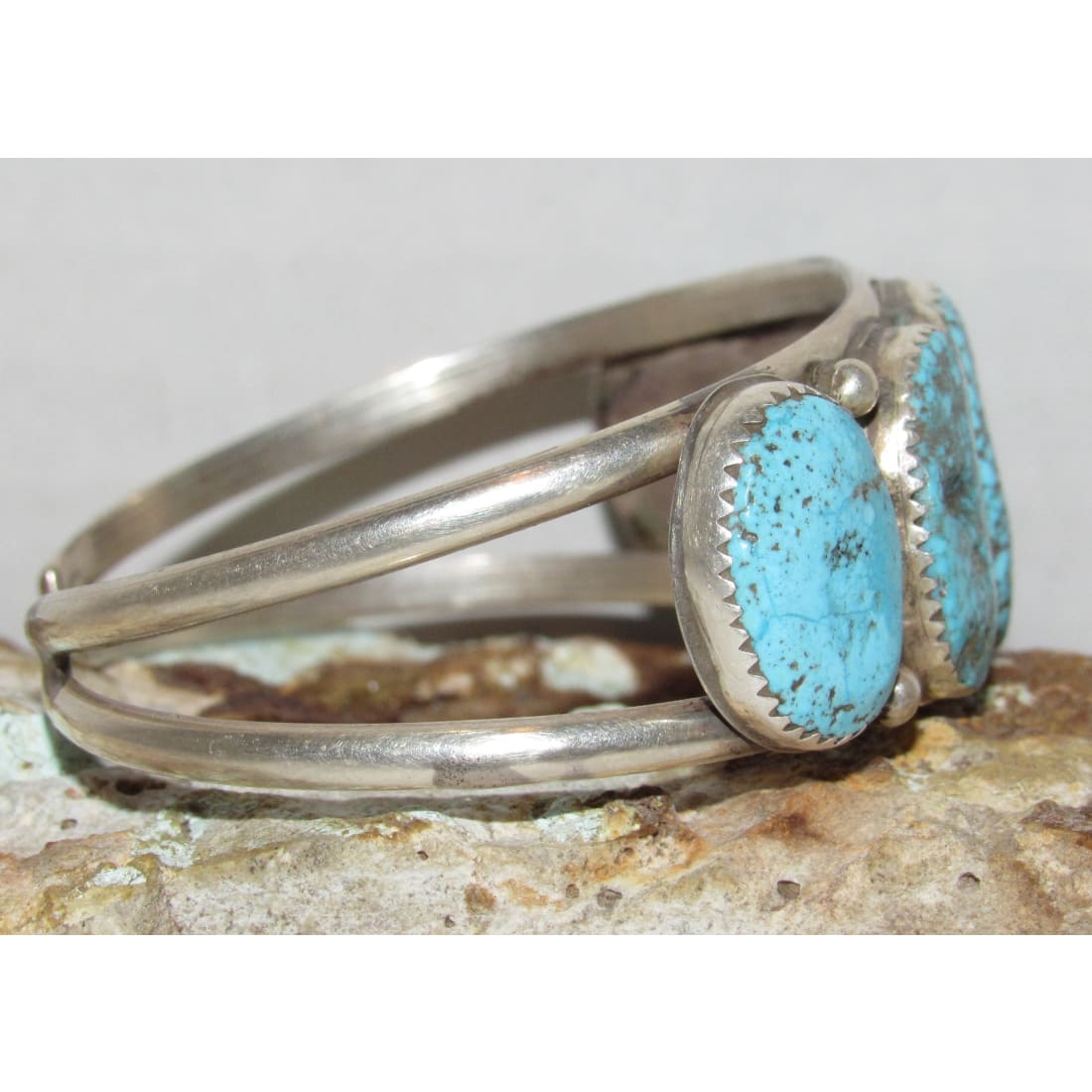 Vintage Navajo Spiderweb Kingman Turquoise Cuff Bracelet Sterling Silver
