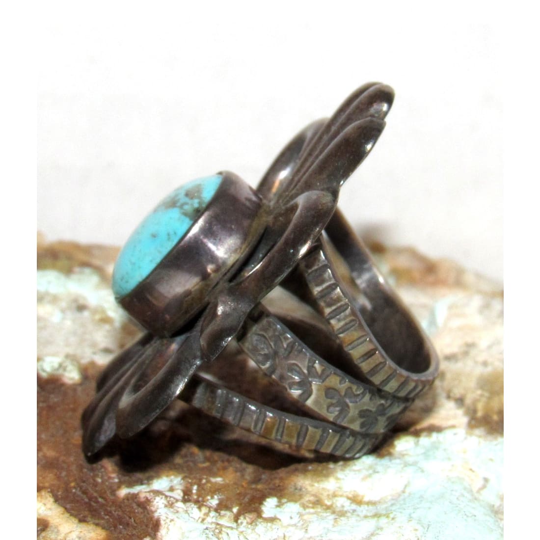Vintage Native American Turquoise Sand Cast Sterling Silver Ring Sz 8