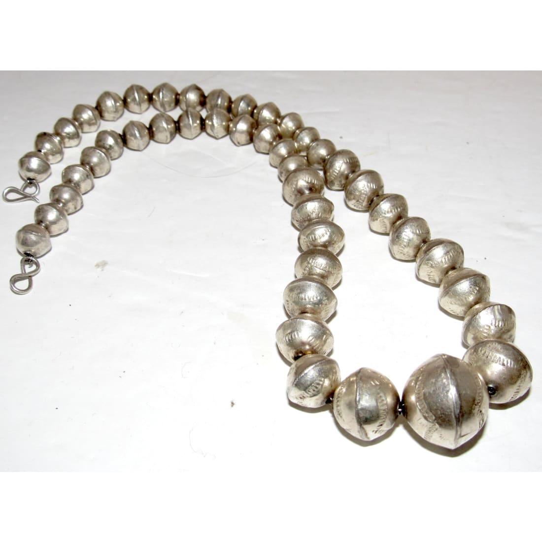 Old Pawn Navajo Pearls Necklace Graduated Beads Hand Stamped Sterling Silver 18L