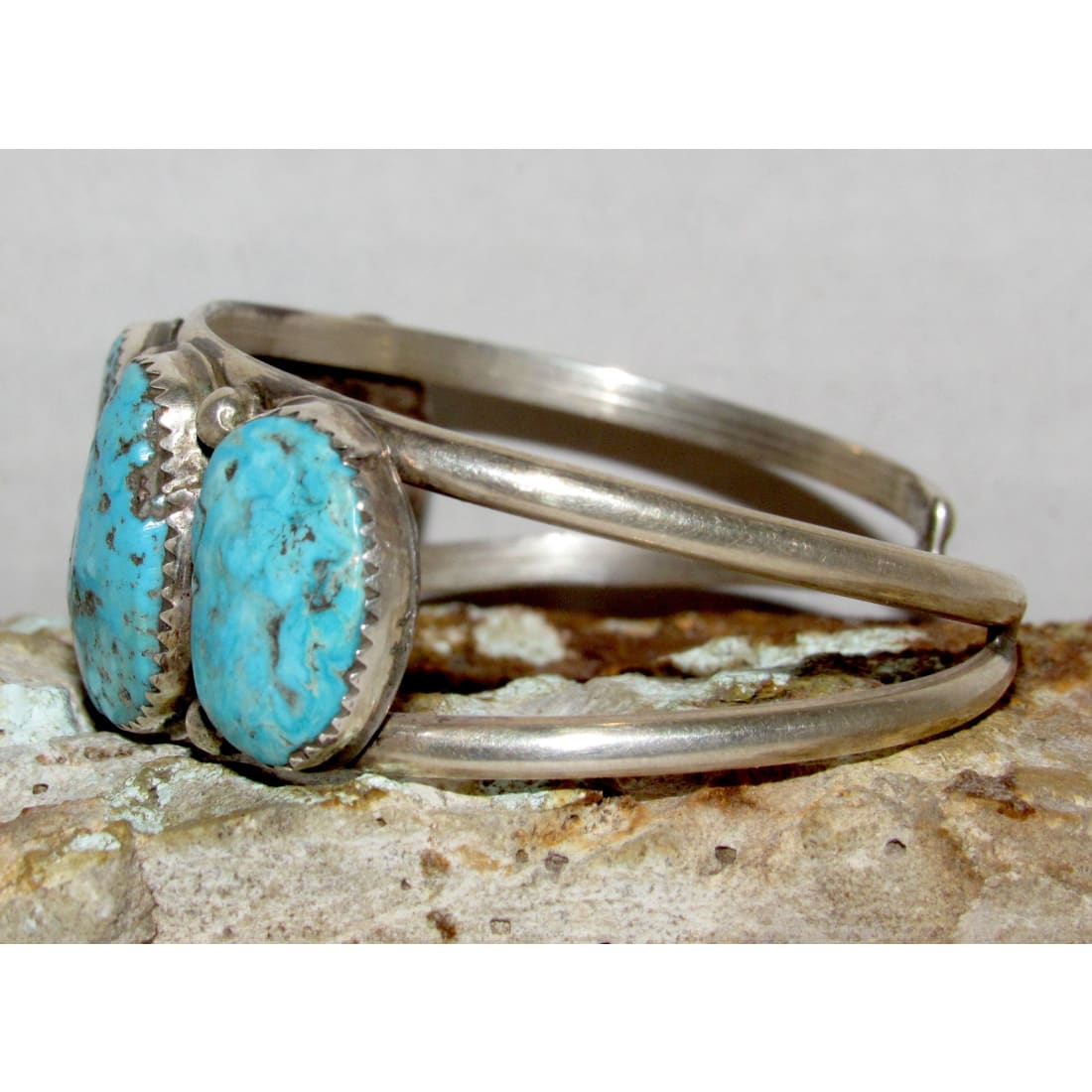 Vintage Navajo Spiderweb Kingman Turquoise Cuff Bracelet Sterling Silver