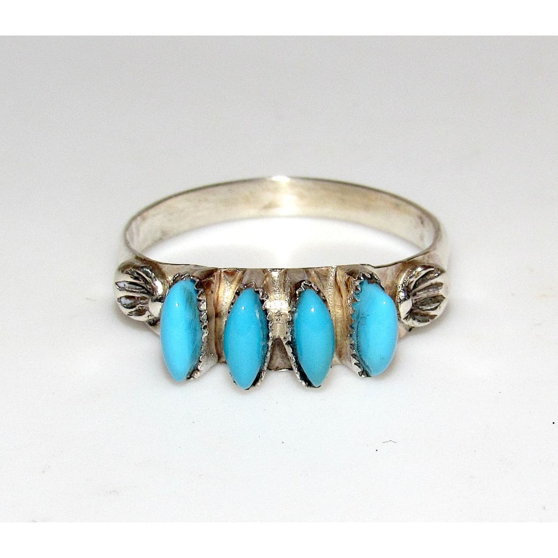 VTG Zuni Sterling Silver Petit Point Turquoise Ring Size 8