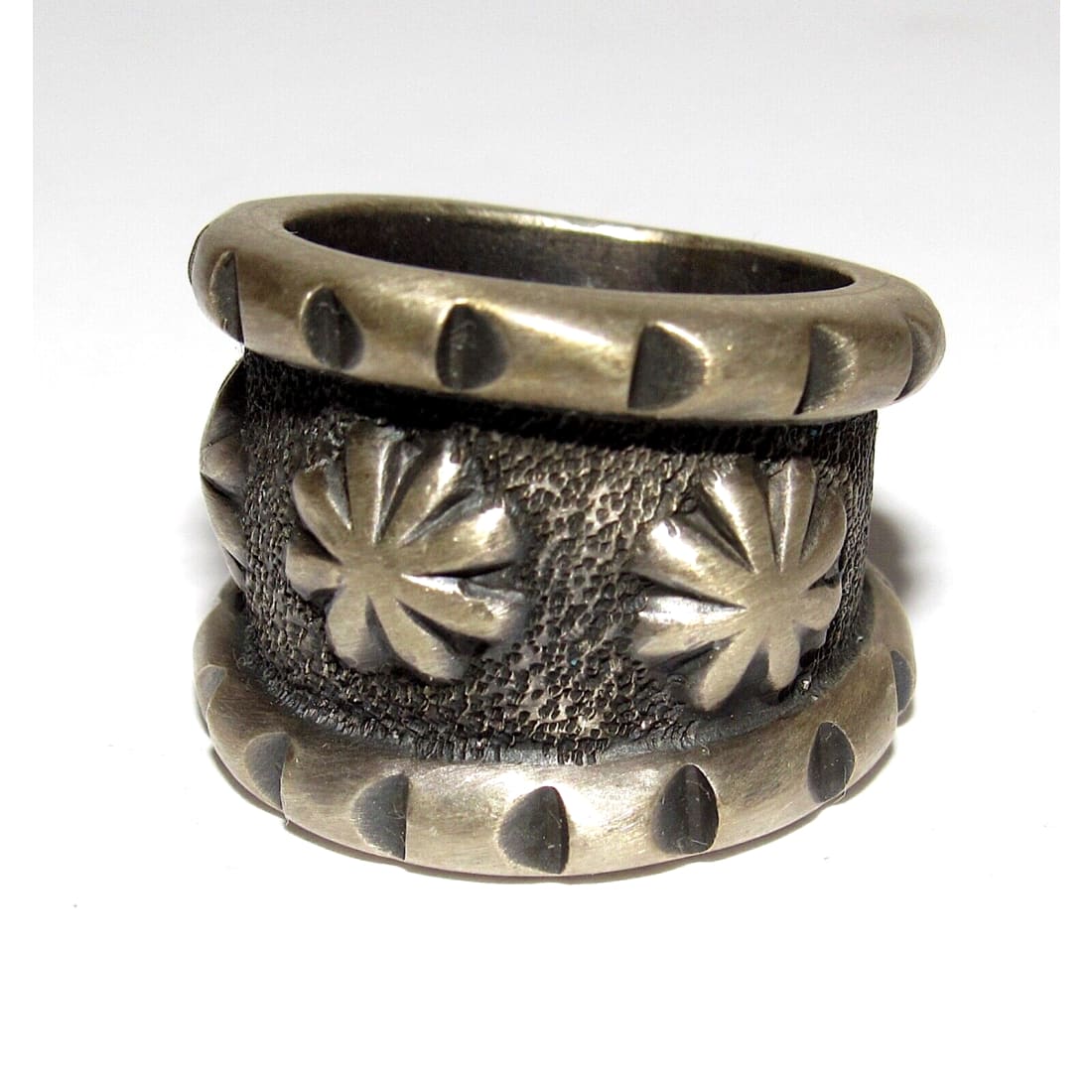 Navajo MONTY CLAW Ring Size 9 Tufa Cast Sterling Silver 