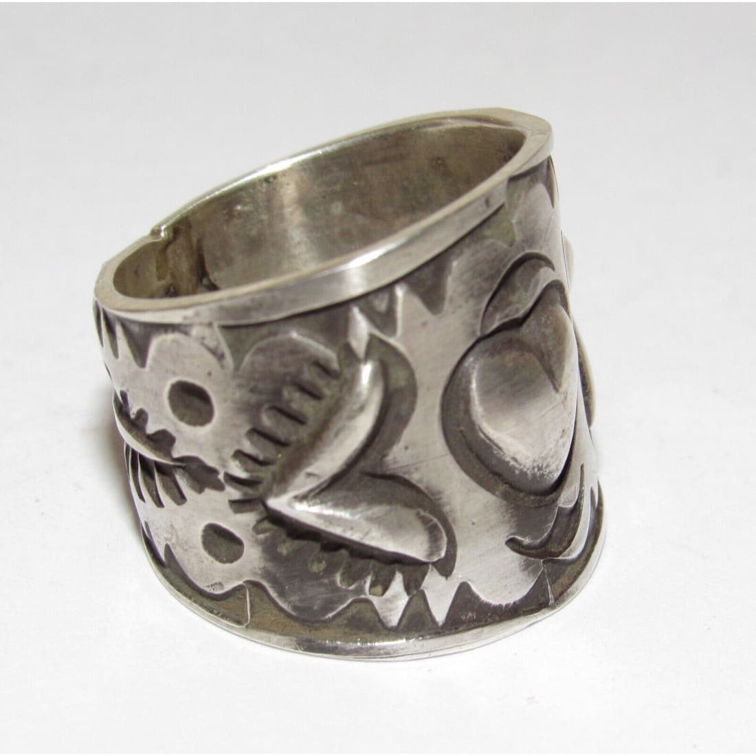 Navajo R.Willie Heart Ring Sz 6 Sterling Silver Signed Band 