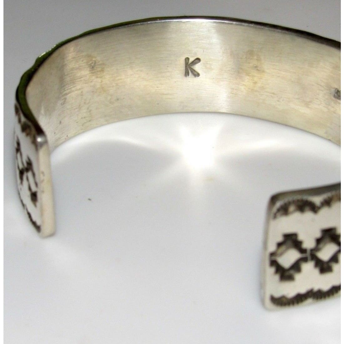 Navajo Sterling Silver Kingman Turquosie Horse Design Cuff Bracelet 63Gr Signed Native American