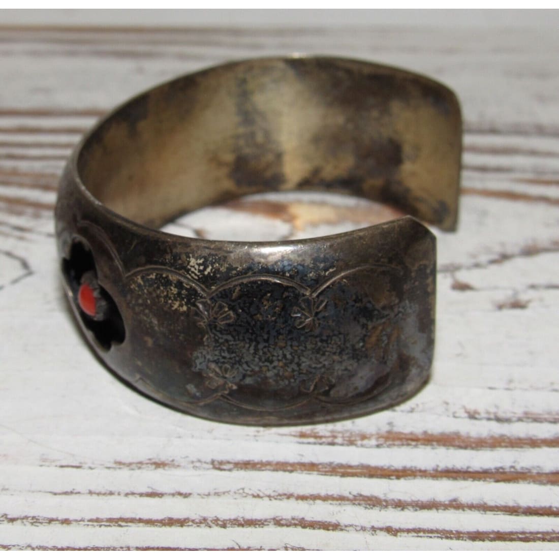Old Pawn Navajo Cuff Bracelet Mediterranean Coral Sterling Silver Shadowbox Old Pawn