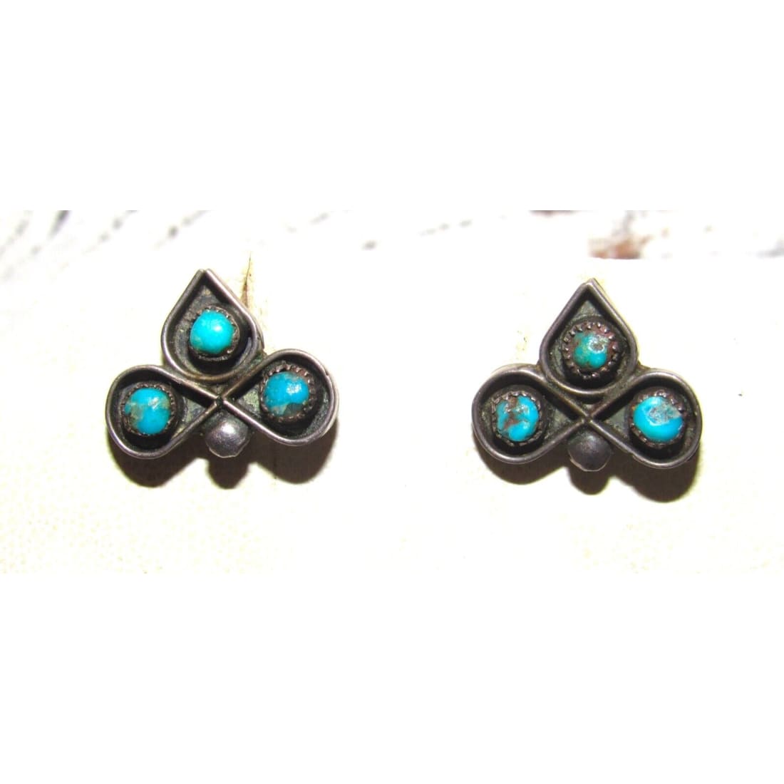 Old Pawn Zuni Turquoise Cluster Post Earrings Snake Eye 