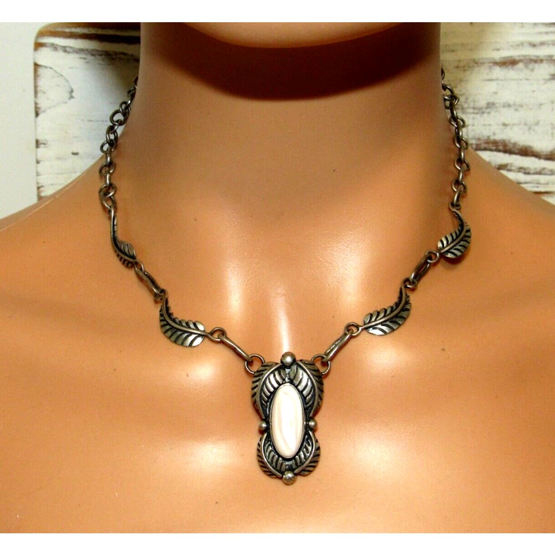 VTG Navajo Choker Necklace Sterling Silver Mother of Pearl