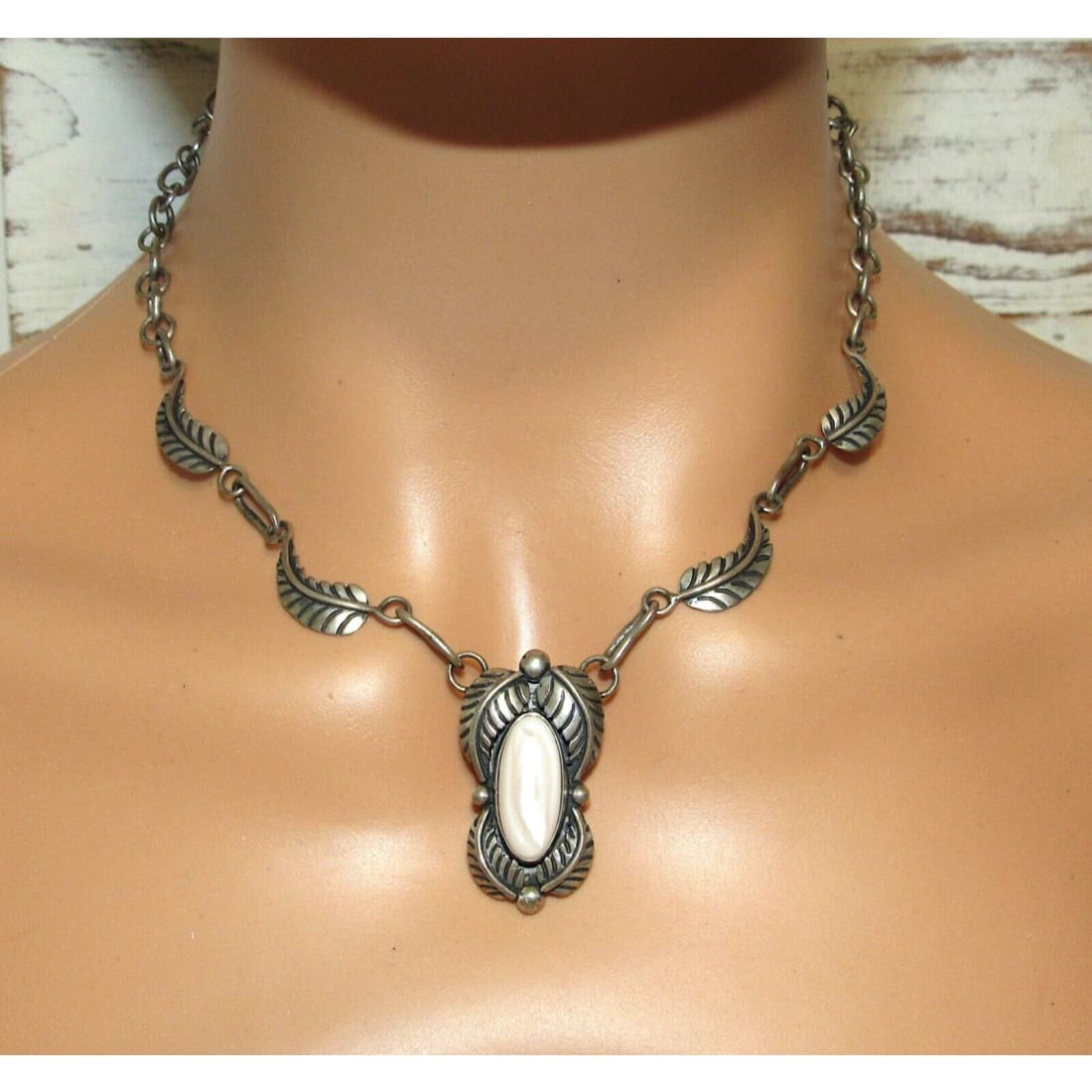 VTG Navajo Choker Necklace Sterling Silver Mother of Pearl
